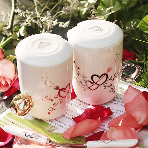 

2pcs ring handle ceram lovers bridegroom bride newlywed wedding birthday guest gift party favor water couple cup 1027