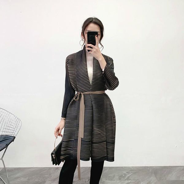 

solid color scarf collar mid-length cardigan women 2021 new spring autumn korean loose pleated coat with belt, Tan;black