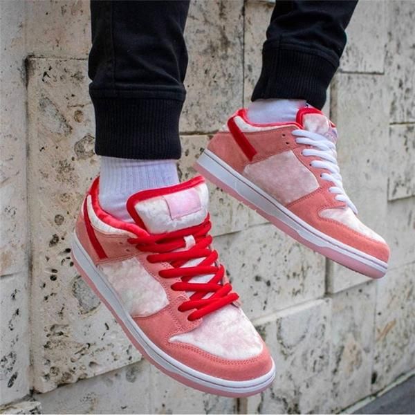 

2021 strangelove x sb dunkly low valentines day bright melon gym red-med soft pink girls desinger sneaker strange love pink sneaker, Black;red