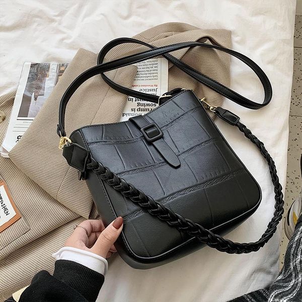

shoulder bags niche design large-capacity handbags 2021 ladies bag fashionable underarm texture messenger width: 23cm