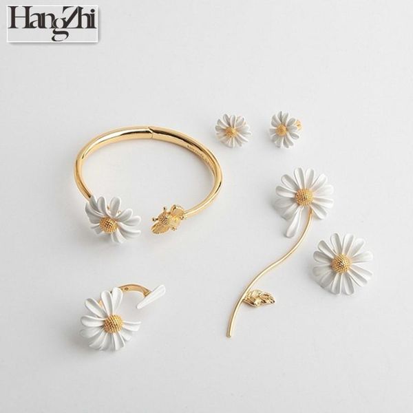 

hangzhi 2020 new design gold color daisy flower bee animal asymmetry adjustable buckle bracelet for women girl set jewelry part, Black