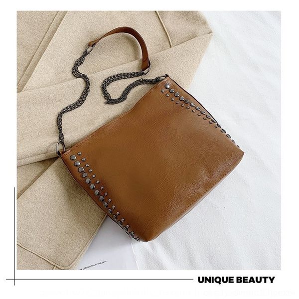 

ztmxw shoulder shoulder big 2020 new fashion korean version of women's diagonal straddle rivet messenger messenger versatile diagonal c