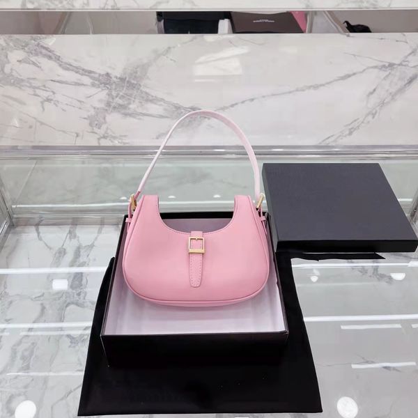 

luxury designers handbags shoulder bags fashion bags highquality leather vintage women'sbag designerbag shoppingbag is very beautiful