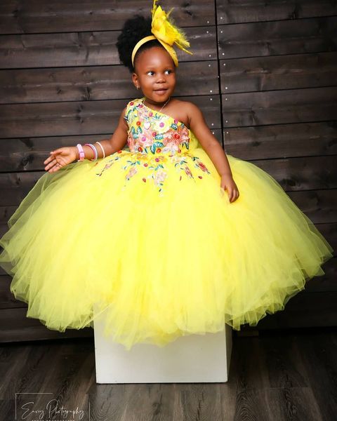 Желтый Lace 2020 девушки цветка одно плечо тюль Маленькая девочка Свадебные платья Vintage причастия Pageant платья Платья F2184