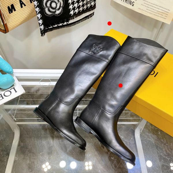 

2022 women designer boots desert boot flamingos love arrow 100% real leather medal coarse non-slip winter shoes size eu35-40 -m204, Black