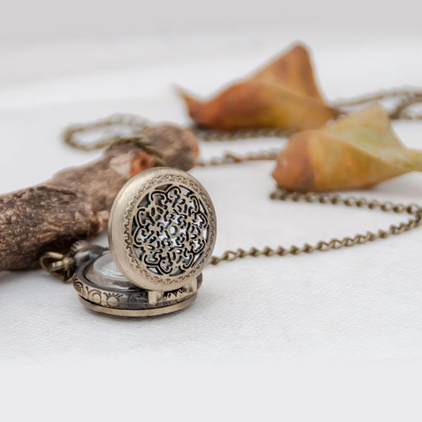 

5 model lovely fashion small bronze corolla pocket watch necklace quartz 27mm retro korean edition sweater chain accessories hang watch, Slivery;golden