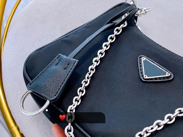 

2019 new quality handbags shopping crossbody bags high bag heart-shaped decoration bag nylon tarpaulin wholesale shoulder onkgo