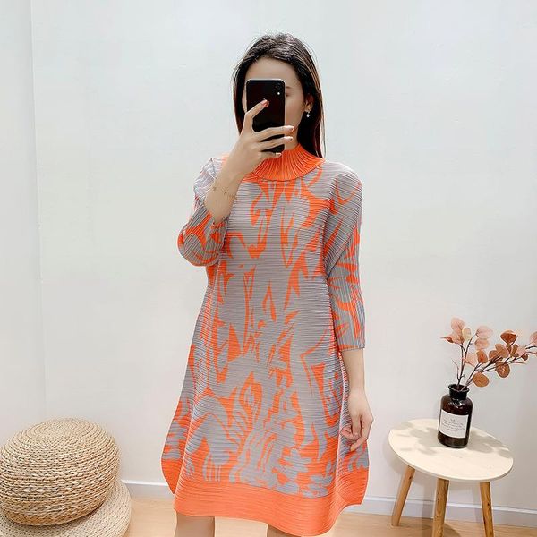

2021 new year bohemian turn-down collar dress temperament plus size women miyake pleated vintage fashion indie aesthetic dress, Black;gray