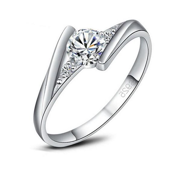 Anelli in argento sterling 925 Nuovi anelli di diamanti svizzeri 1CT placcati in oro bianco di alta qualità per le donne Gioielli da sposa di lusso GD1094