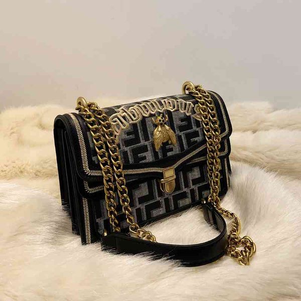 

women's bag new one shoulder messenger portable fashion letter chain bee korean version