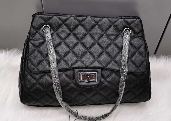

leather women's bag 2022 spring and summer new high-quality leather embroidered rhombic lattice chain small sachet portable single shou