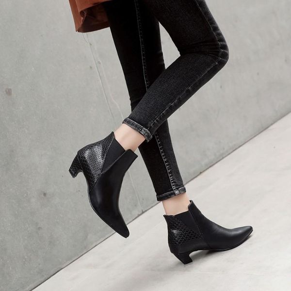 

boots oversized cat-heeled shoes, tip-toed heavy-heeled middle-heeled shoes, Black