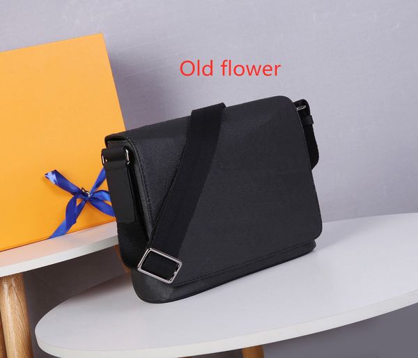 

messenger bag,product,luxury designer bag,advanced artificial canvas material,small messenger bag,freight,l002