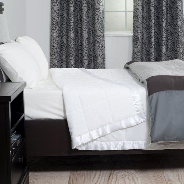 

down quilt/blanket/duvet with satin trim 100% cotton queen 90*96 inches filled 550 fp white duck down 100gsm for summer