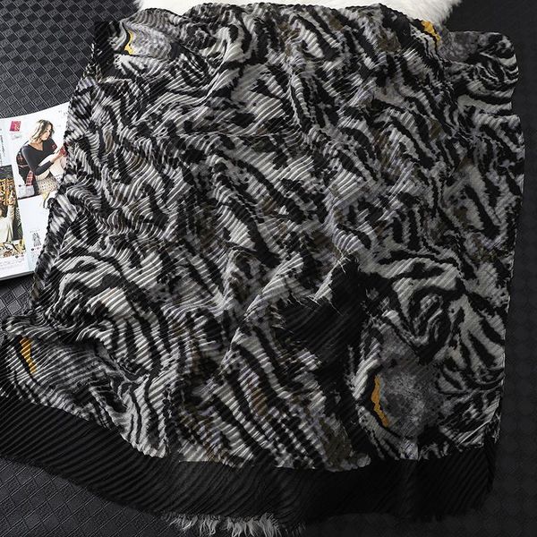 

2020 новый дизайнерский бренд шарф женщин зимы теплые хлопковые шали палантины fold животных печать crinkle hijabs повязка женский foulard j, Blue;gray