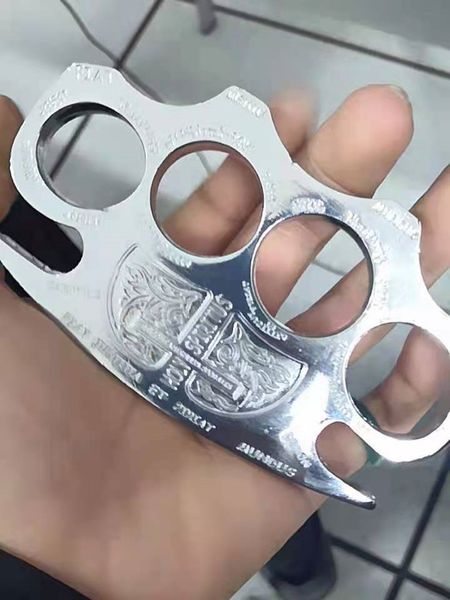 

tiger finger four finger self-defense weapons will hand in hand with the tiger finger fist buckle self-defense fighting supplies equipment47