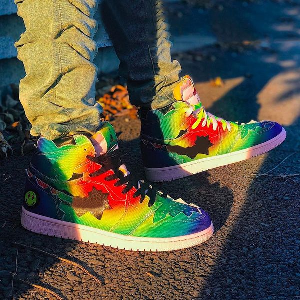 

j balvin x 1 high og mens basketball shoes 1s y vibras tie dye multi-color rainbow dc3481-900 mens trainer sports sneakers