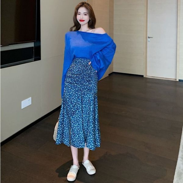 

korean loose solid color sweater + pleated high waist slit fishtail skirt set