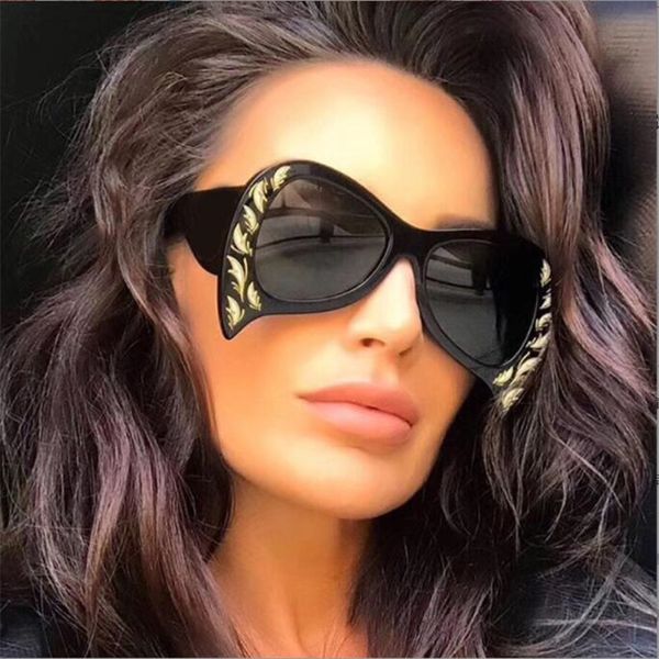 2022 Пластиковые очки Оптовая модная летучая мышь солнцезащитные очки для женщин Большая рамка панк-личности украшает зеркало на открытом воздухе