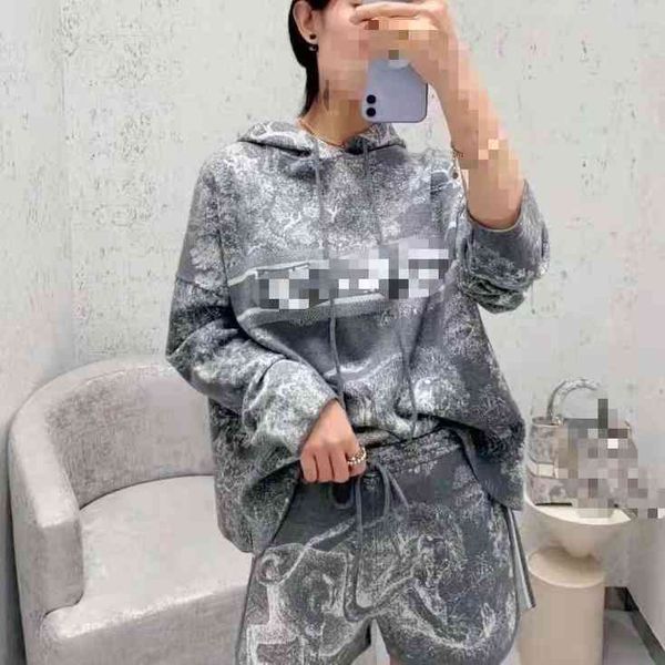 

2022 factory wholesale new summer and autumn ink painting printing hooded loose sweater + shorts casual suit, Gray