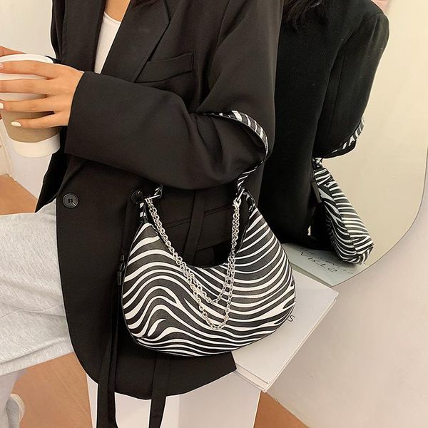 

2020 autumn new style female shoulder underarm bag pu chain messenger sling bag fashion crescent mini