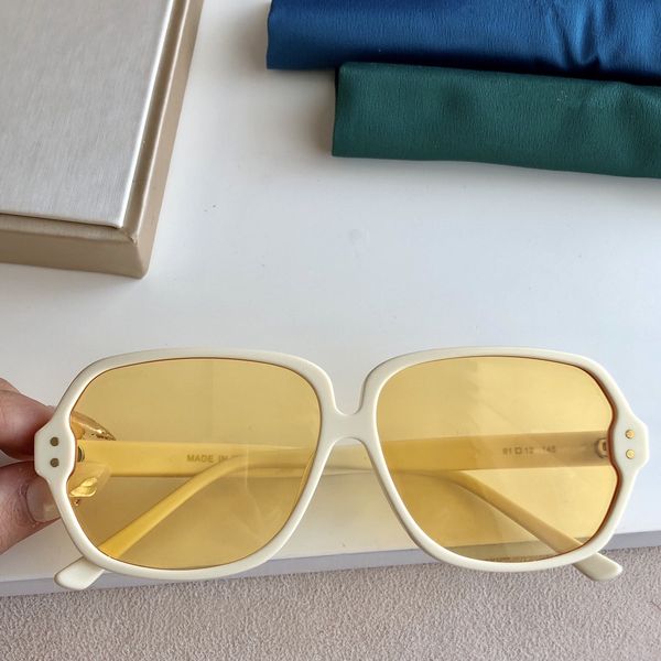 

2021 new fashionable square face display small sunglasses anti-radiation temperament simple and generous size 61*12*145cm0706