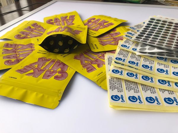 

local stickers bags and cookies yellow mix smell flavors medicated edibles bags cake mylar 3.5g proof hologram bags label bbyas lg2010