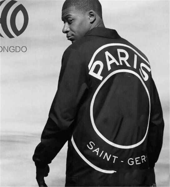 

the new jacket light and comfortable upper body excellent breathable version invincible texture woven waterproof and windproof, Black;brown