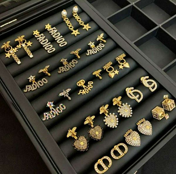 

luxury designer women stud bee heart designer earrings elegant high-end retro gold asymmetric pearl letters stud earrings fashion jewelry 04, Red;brown