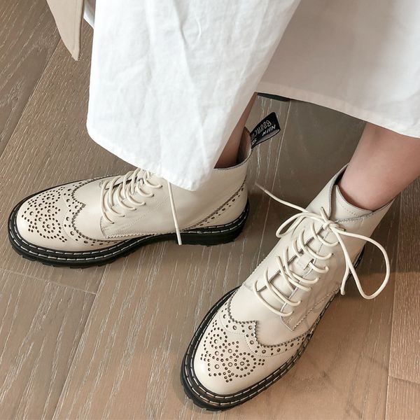 

genuine leather boots women hollow out flowers brogues platform street motorcycle boots women riding botas mujer c1023, Black