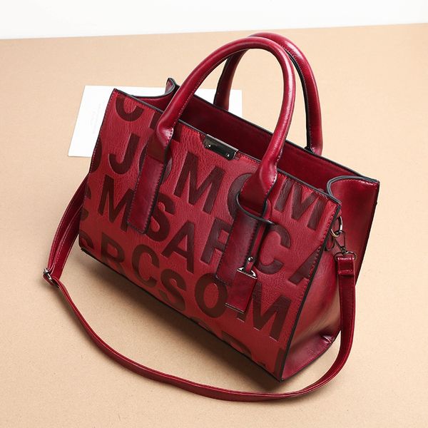 

женская плечо bag2020 нового стиль письма шаблона портативного плеча сумки с тиснением большой емкости сумки 5ghcd