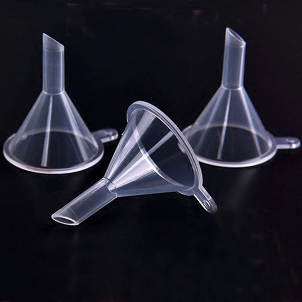 

sales 500 unids / a batch of the smallest plastic film perfume funnel oil tools