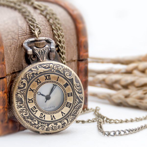 

new roman word pocket watch necklace vintage accessories 40mm wholesale korean version sweater chain fashion watch hanging watch, Slivery;golden