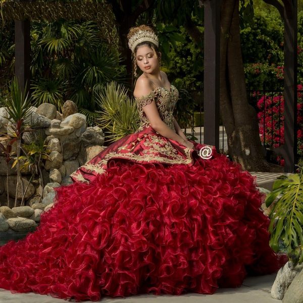 

burgundy quinceanera dresses with gold applique beaded off the shoulder sweet 16 dress vestido de 15 anos 2021 ball prom gowns, Blue;red