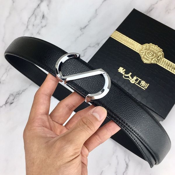 Modische Luxus- Ledergürtel für Männer und Frauen neue hochwertige individuelle einfachen Schnalle Ledergürtel Gold und Silber Schnalle glätten
