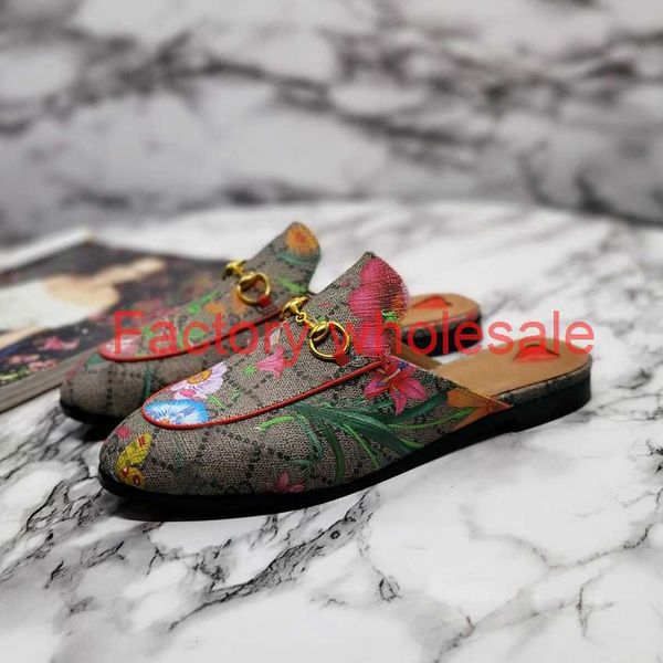 

2021 100% leather men slippers soft cowhide lazy women shoes metal buckle beach slippers mules princetown classic lady slippers with box, Black