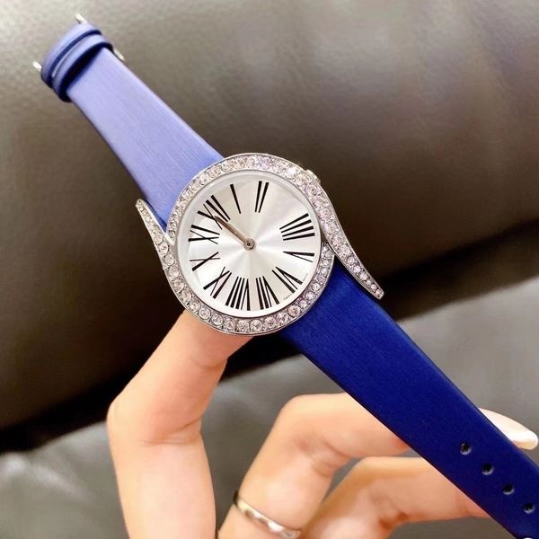 

2020 New Fashion Style Rose Gold Women Watch Diamond Lady Leather Wristwatch Luxury Quartz Clock Fashion Designer Watch Gifts for Girls, Slivery;brown