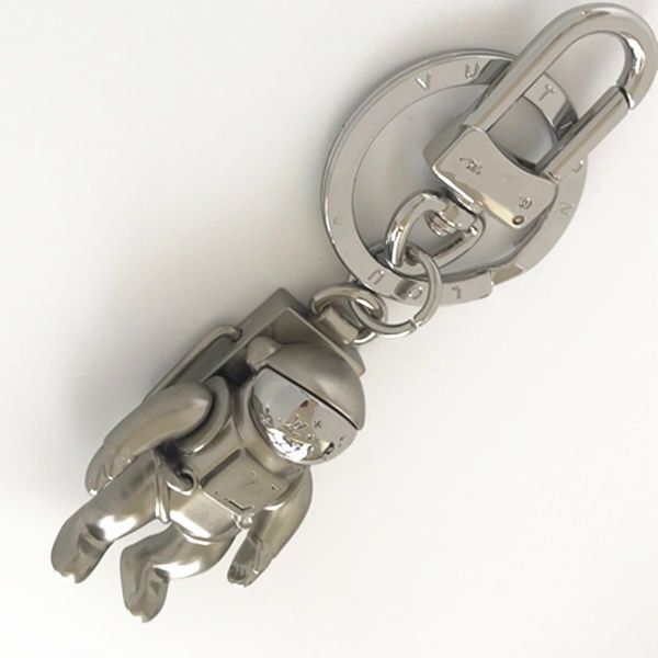 

2019 brand key chain famous design metal astronaut key chain fashion men and women's car key chain with box, Silver