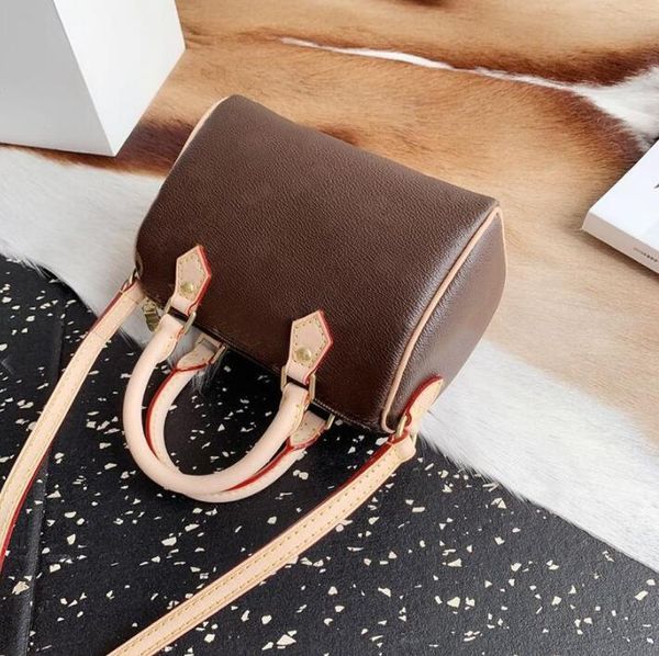 

2021 classic designer travel bags handbags shoulder bag messenger shopping pockets cosmetic bags crossbody pillow mini crossbody 16cm 20cm