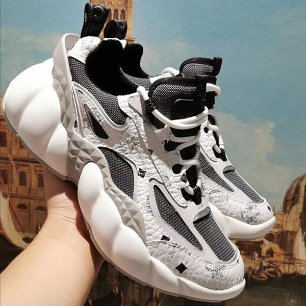 

2020 casual shoes for mens women black white pink fashion trainers lightweight link-embossed sole sports men sneakers mc51