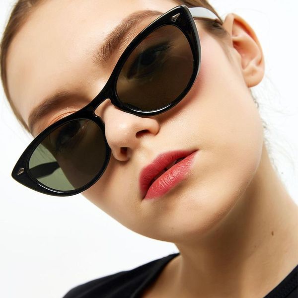 

2020 new women fashion cat eye sunglasses women vintage rivet frame small frame sun glasses female retro cat eye, White;black