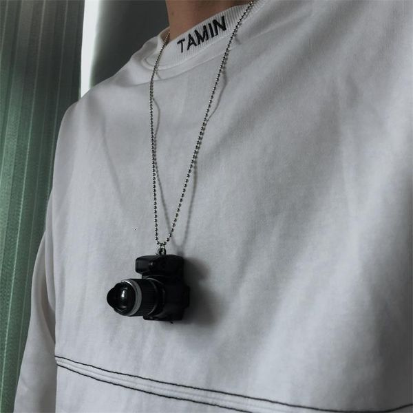 

dropship 2020 new fashion retro will shine camera pendant male female couple models lled lights can flash camera necklace, Silver