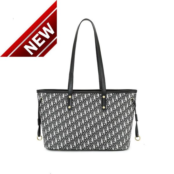

2022 new advanced women's d family one shoulder large capacity bag french tote