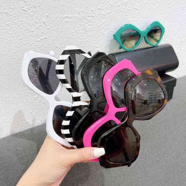 

2022 factory wholesale paris polygon irregular men's and women's sunglasses star net red face small sunglasses bb0125s, White;black