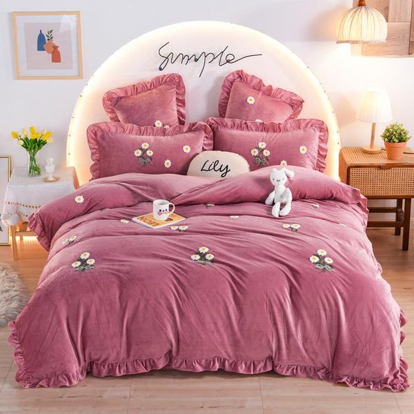

bedding sets 2021 falai velvet milk four-piece set autumn and winter warmth thick towel embroidered bed sheet quilt cover