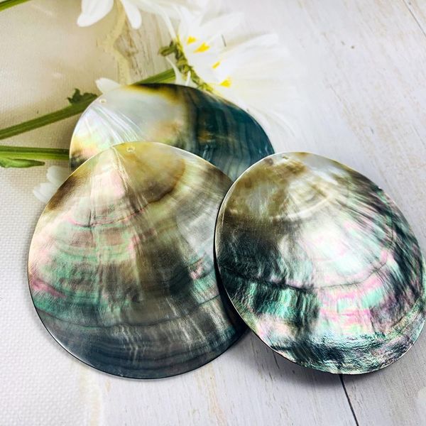 

2pcs natural shell round disc seashells beads mother of pearl shell charms for earring necklace diy jewelry making diameter 65mm h jllzke