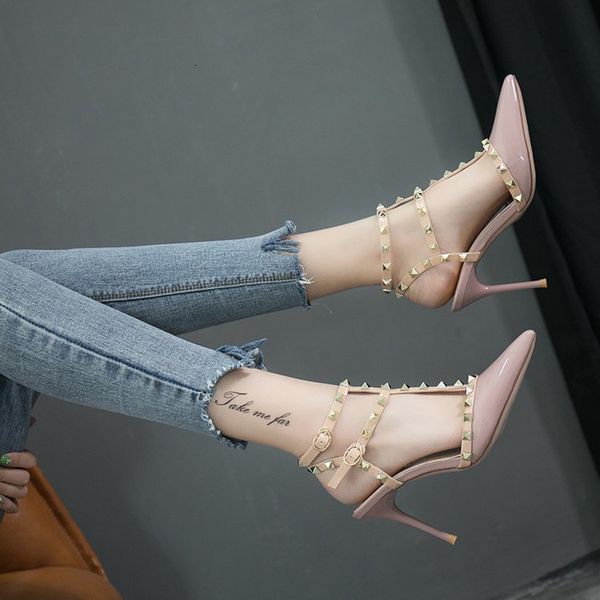 

обувь red женская 2020 новый летний ночной клуб универсальный одной обуви с заклепками, показывая тонкие высокие каблуки и боковые полые сан, Black