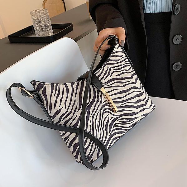 

net celebrity oceanic bag female 2020 autumn winter new trendy fashion all-match texture shoulder messenger armpit bucket bag