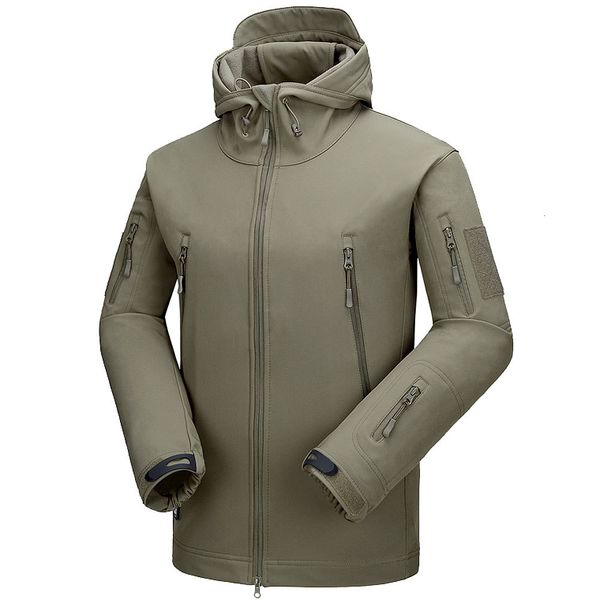

2021 new military men's tactical man camo fleeing soft waterproof windproof shark camouflage jacket fm93, Black;brown