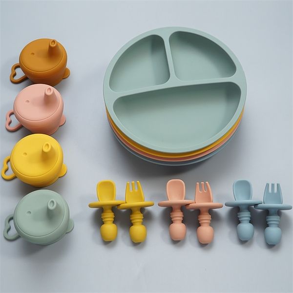 Babyzubehör Kleinkind Fütterung Silikon Abendessen Teller Wasserdichte weiche Säuglingsgabel Löffel mit tragbaren Kinder Silikon Cup Cover LJ201221